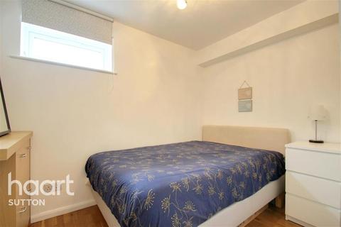 2 bedroom flat to rent - Percy Gardens, KT4