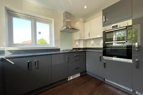 3 bedroom end of terrace house to rent, Poulter Croft, Middleton