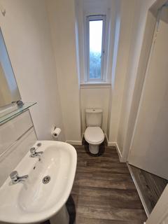 2 bedroom flat to rent, Harcourt Road, Kirkcaldy KY2