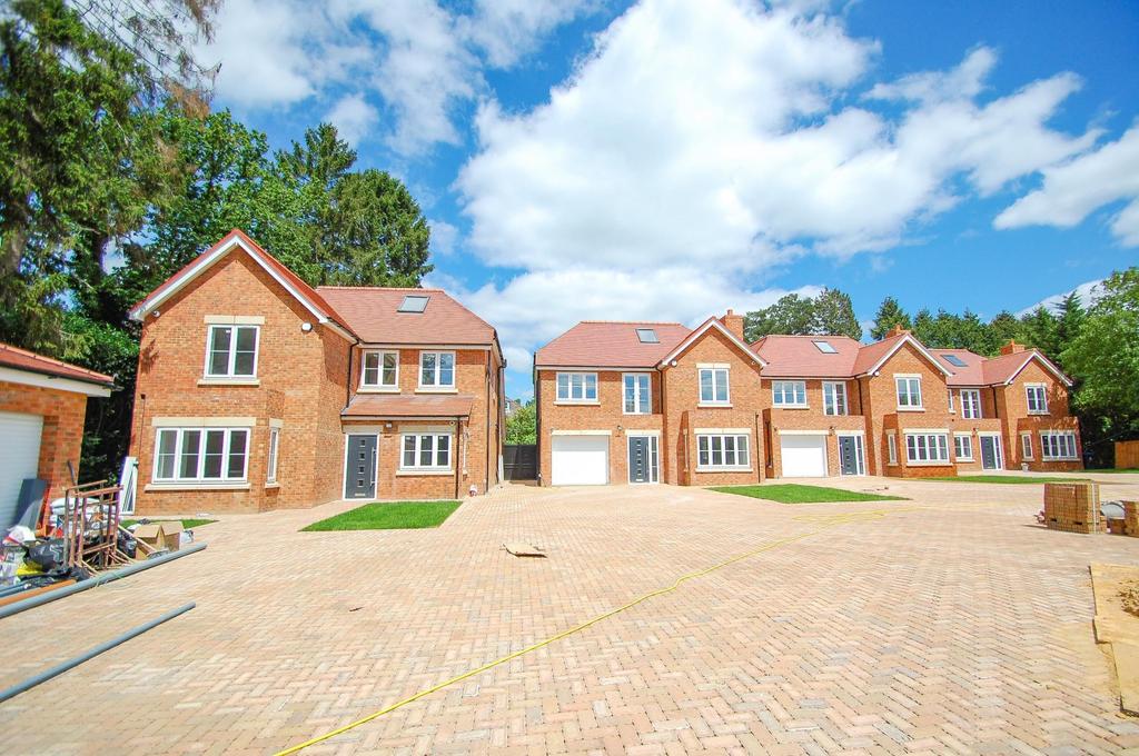 Alderley Gardens, Collinswood Road, Farnham Common, SL2 5 bed detached