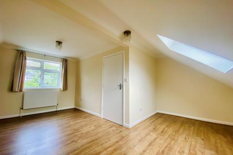 3 bedroom terraced house to rent, Westmoor Road, Enfield