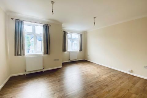 3 bedroom terraced house to rent, Westmoor Road, Enfield