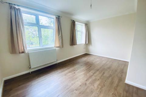 3 bedroom terraced house to rent, Westmoor Road, Enfield