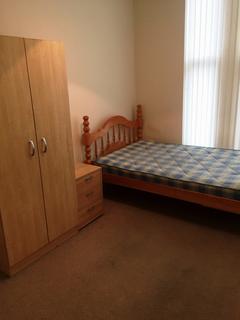 2 bedroom apartment to rent, Edge Lane  Manchester