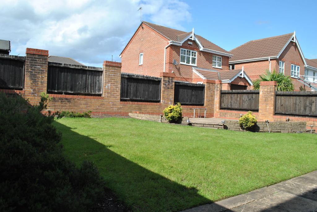 Rosewood Drive, Winsford 3 bed detached house £185,000
