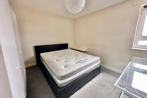 2 bedroom apartment to rent, Milton Road, London N15