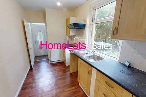 3 bedroom semi-detached house to rent, Walker Avenue, Bradford BD7
