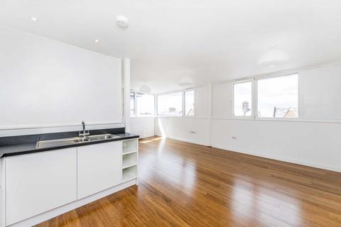 2 bedroom flat to rent, 2a Raymond Rd