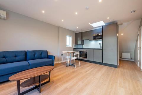 1 bedroom apartment to rent, Hayes Crescent, Temple Fortune, NW11