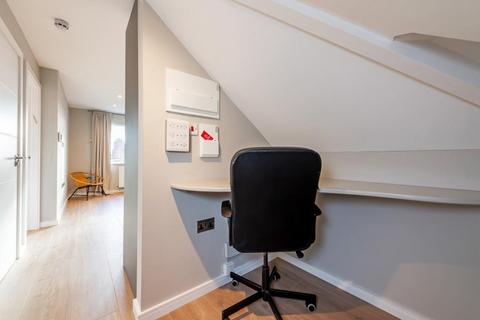 1 bedroom apartment to rent, Hayes Crescent, Temple Fortune, NW11