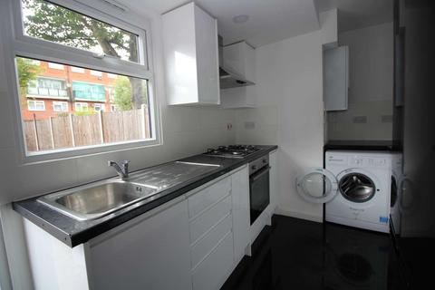 4 bedroom house to rent, Olney Road, Kennington, London