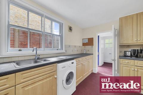 4 bedroom terraced house to rent, Clinton Road, Mile End, E3