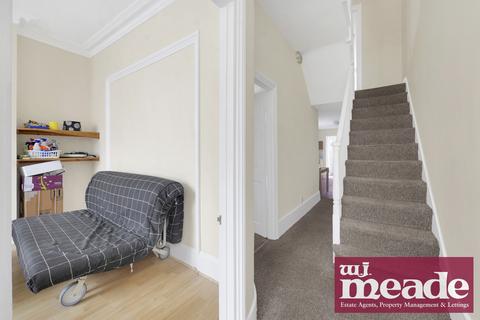 4 bedroom terraced house to rent, Clinton Road, Mile End, E3