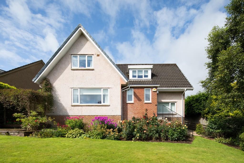 134 Broomfield Avenue, Newton Mearns, G77 5JR 3 bed detached villa £