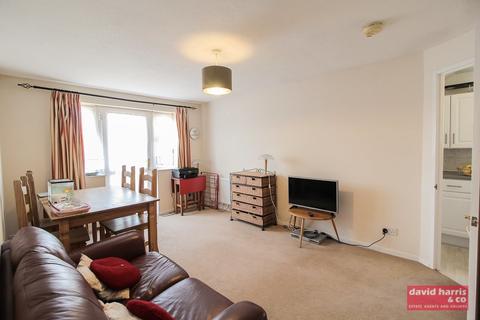 2 bedroom flat to rent - Vine Lodge, Hutton Grove