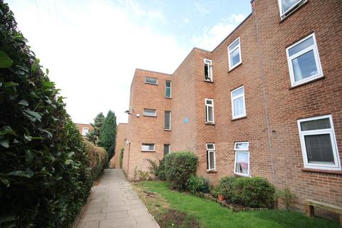 2 bedroom flat to rent, Halstead Close, Canterbury CT2