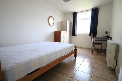2 bedroom flat to rent, Halstead Close, Canterbury CT2