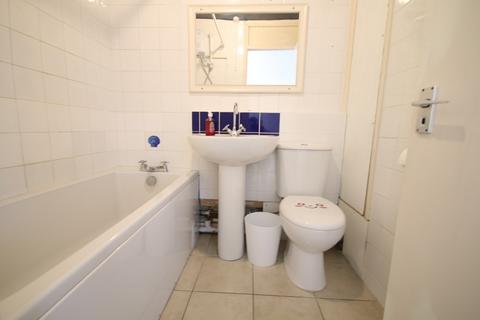 2 bedroom flat to rent, Halstead Close, Canterbury CT2