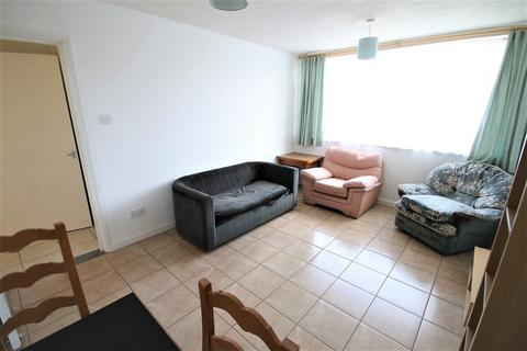 2 bedroom flat to rent, Halstead Close, Canterbury CT2