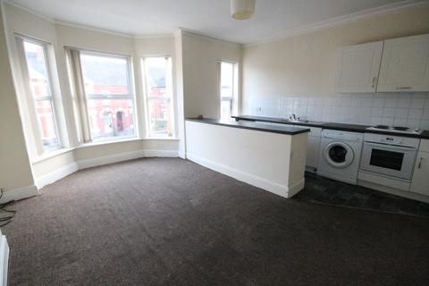 3 bedroom maisonette to rent, Nantwich Road, Crewe