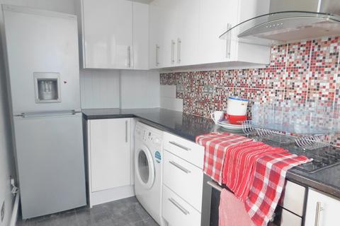 2 Bed Flats To Rent In Coombe Hill South Apartments