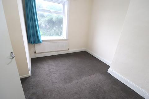 2 bedroom cottage to rent, Carr House Gate, Bradford BD12