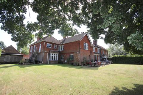 5 bedroom country house for sale