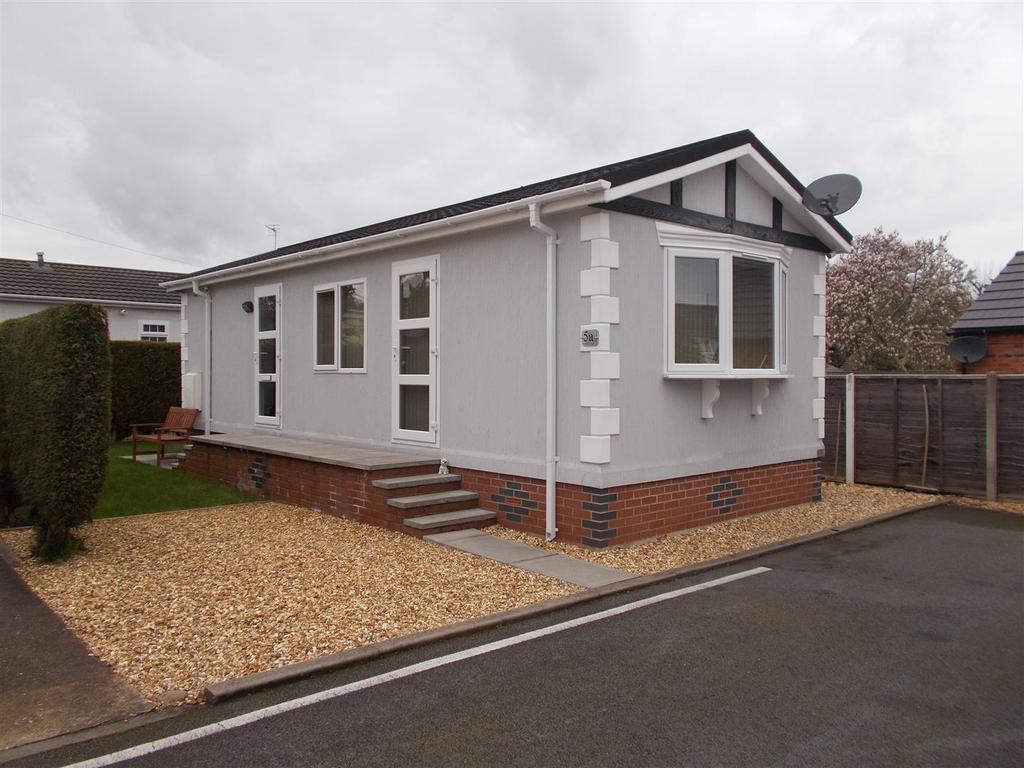 Ball Lane, Coven Heath, WV10 7EZ 1 bed bungalow £90,000