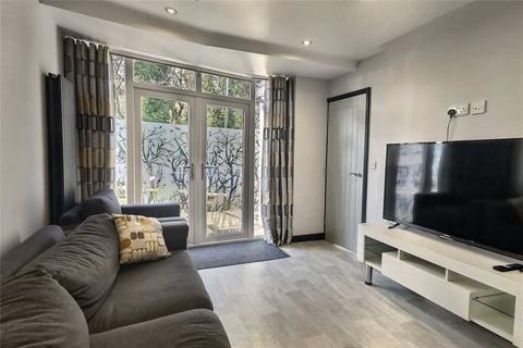 1 bedroom in a house share to rent - Blacker Road, Birkby, Huddersfield, HD2