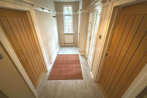 4 bedroom semi-detached house to rent, Barons Court Road, Cardiff CF23