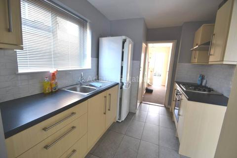 3 bedroom semi-detached house to rent, Haddon Drive, Reading