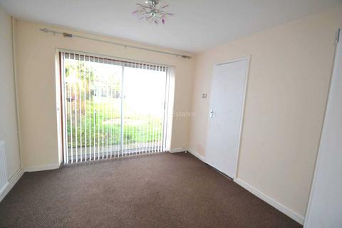 3 bedroom semi-detached house to rent, Haddon Drive, Reading