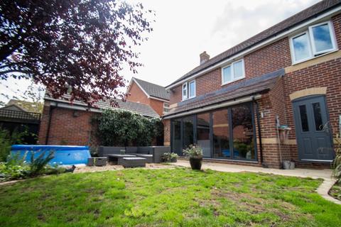 4 bedroom detached house for sale - BEAUTIFULLY PRESENTED 4 Bed, Priestley Road