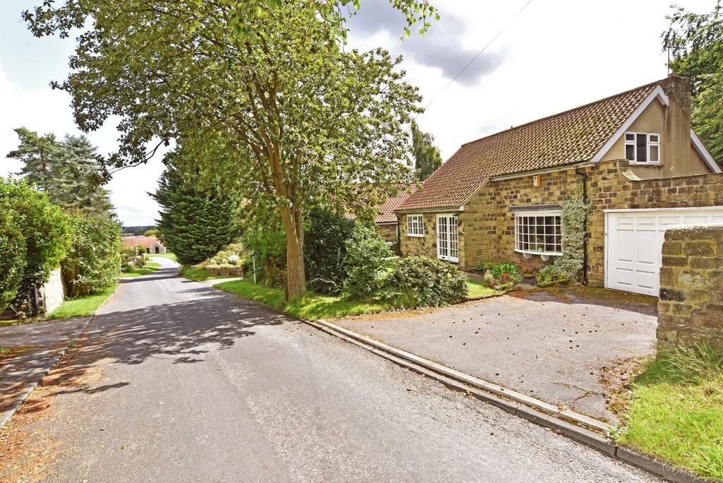 The Green, Scriven, Knaresborough 3 bed detached house £450,000