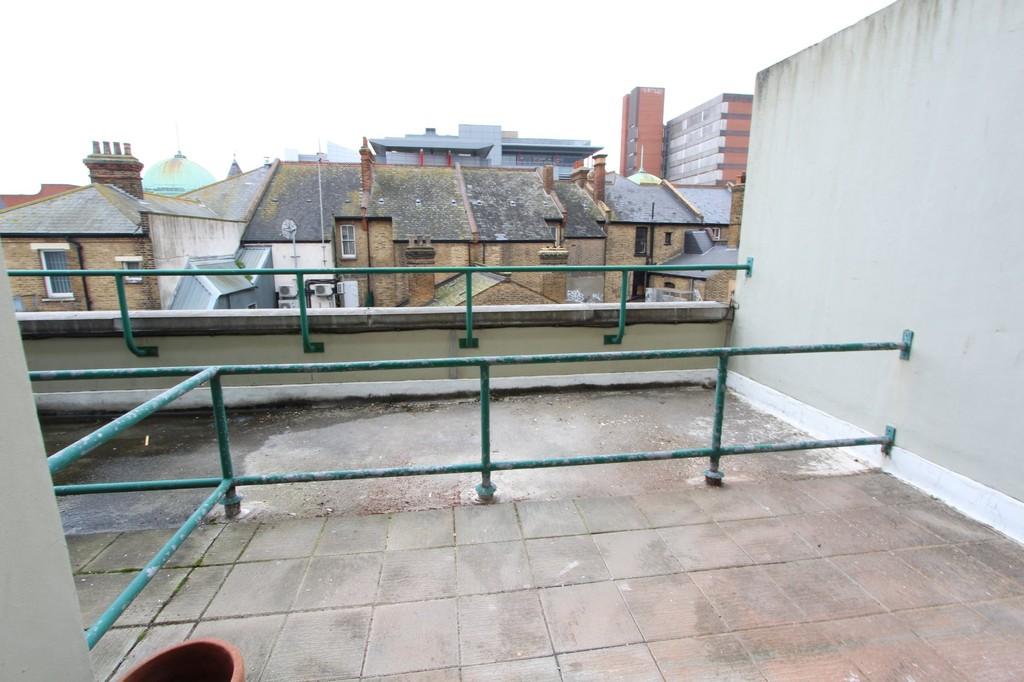 Tolhurst House, Southend On Sea SS1 Studio to rent £800 pcm (£185 pw)