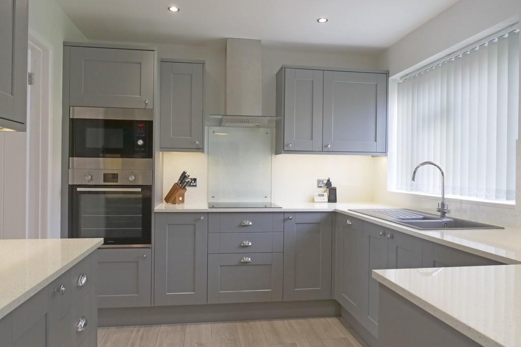 Courtmount Grove, Portsmouth 3 bed semidetached house £290,000