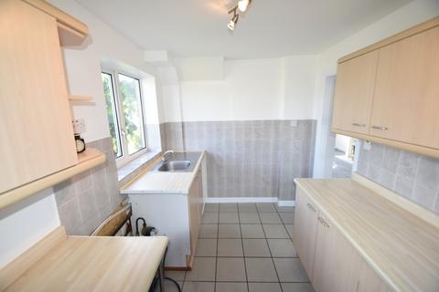 3 bedroom semi-detached house to rent, Hazelwood Avenue, Garforth