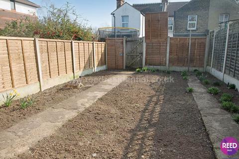 3 bedroom terraced house to rent, Gordon Place, Southend On Sea