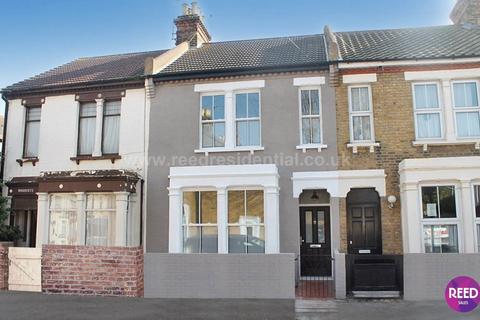 3 bedroom terraced house to rent, Gordon Place, Southend On Sea