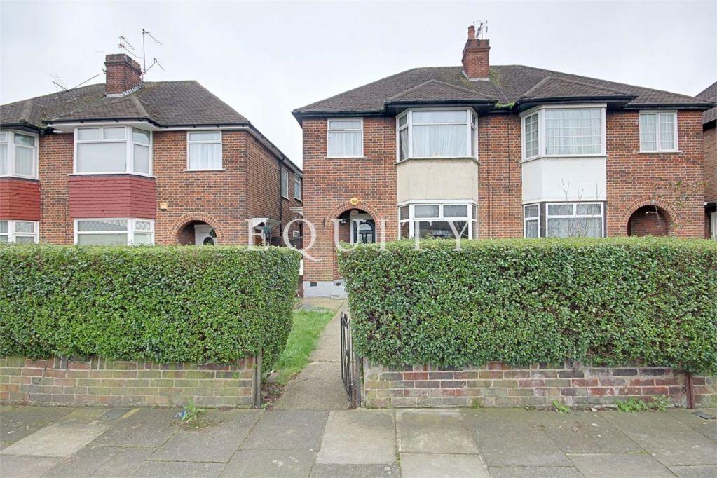 Bridge Close, Enfield, EN1 2 bed £300,000