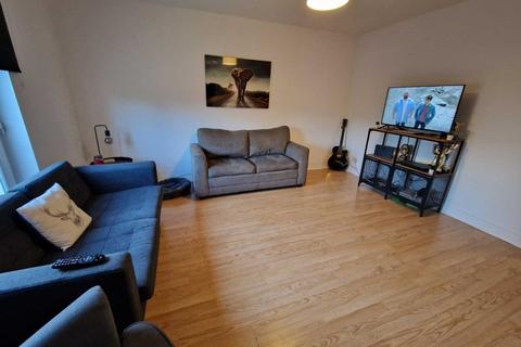 2 bedroom flat to rent, Bridgend, Stewarton