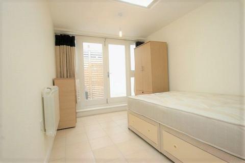 1 bedroom apartment to rent, Rosebank Gardens North, London E3