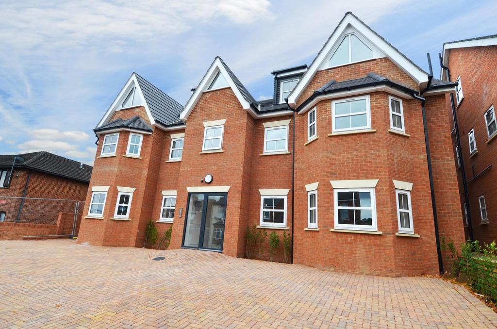 Kitchener House, Kitchener Road, High HP11 2 bed flat £295,000