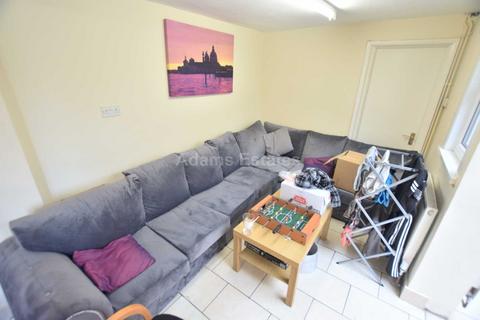 7 bedroom terraced house to rent, Donnington Gardens, Reading