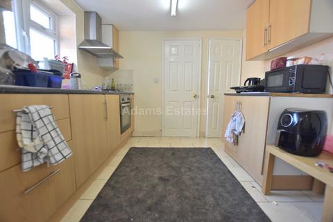 7 bedroom terraced house to rent, Donnington Gardens, Reading