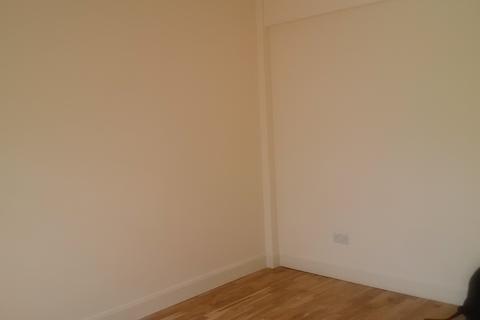 Studio to rent, Highstone Mansions, London NW1