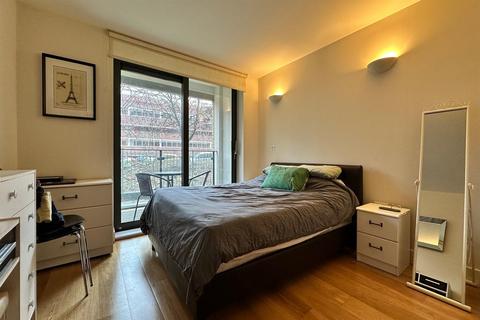 1 bedroom apartment to rent, St William's Court, 1 Gifford Street, Kings Cross, Islington, London, N1