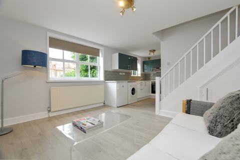 1 bedroom flat to rent, Cazenove Road, Stoke Newington