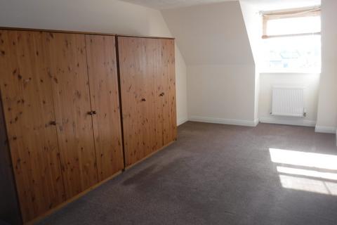 3 bedroom townhouse to rent, Birch Drive, Bottesford