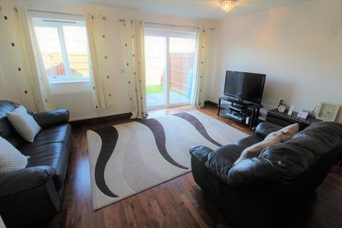 3 bedroom end of terrace house to rent, Four Seasons Terrace, West Drayton